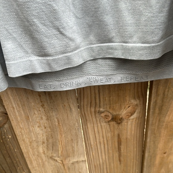 lululemon athletica metal vent Short Sleeve Tee Size XL - Picture 4 of 7